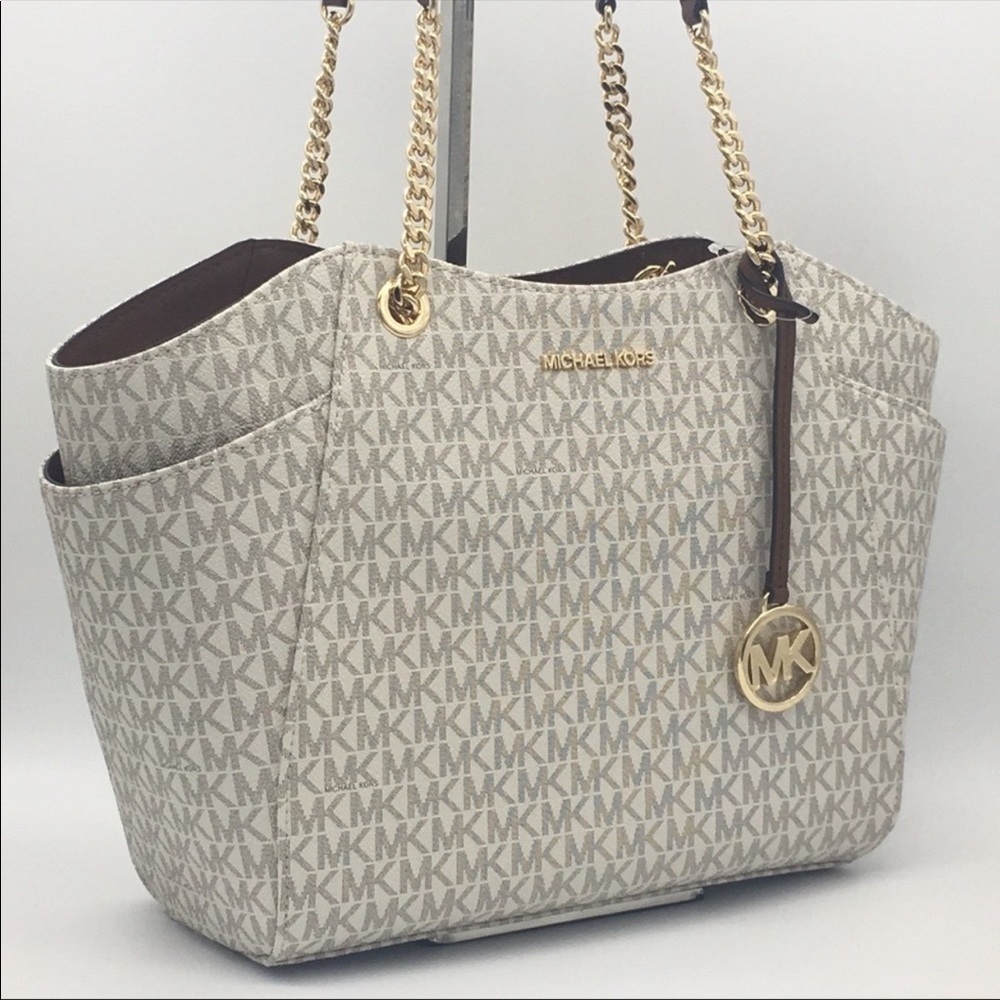 MICHAEL KORS LG CHAIN SHOULDER TOTE VANILLA
NWT